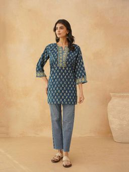 GOODHAND - Women Indigo Pure Cotton Floral Straight Kurti