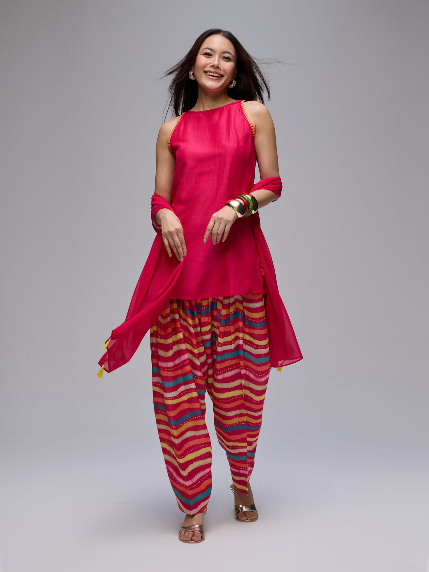 gajra gang Pink Crepe Solid Kurta With Tie Dye Salwar Co-Ord Set La Dolce Vita (Set of 2)-picture-33