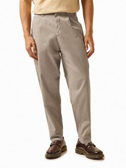 The Bear House - Men Grey Solid Casual Chinos