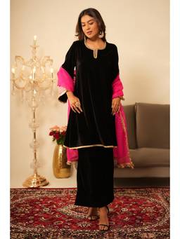 SAYARISH - Black Lace Work Velvet Kurta with Pant and Dupatta