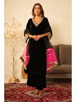 SAYARISH - Black Lace Work Velvet Kurta with Pant and Dupatta