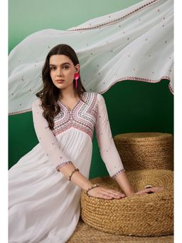 KVS FAB - White Georgette Thread Embroidered Kurta with Pant and Dupatta (Set of 3)