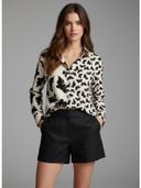 Off White color option, Currently selected