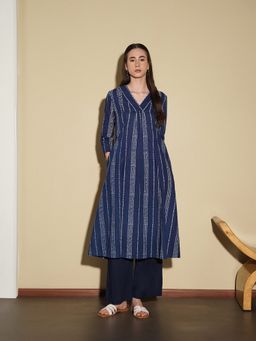 Pink Fort - Cotton Polka Dot A-Line Three-Quarter Sleeves V-Neck Kurta with Pant