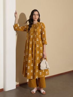 Pink Fort - Cotton Floral Three-Quarter Sleeve Kurta with Pant