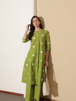 Pink Fort - Pure Cotton Floral A-Line Three-Quarter Sleeve Front Slit Kurta with Pant