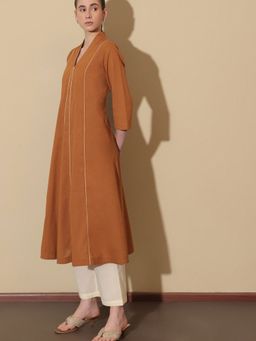 Pink Fort - Pure Cotton Three-Quarter Sleeve V-Neck Piping Kurta with Pant
