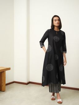 Pink Fort - Pure Cotton A-Line Three-Quarter Sleeves Round Neck Asymmetric Kurta with Pant