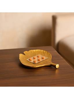Voncasa - Aluminium Golden Colour Decorative Platter