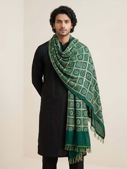 MUFFLY - Men Green Gharchola Printed Crush Dupatta
