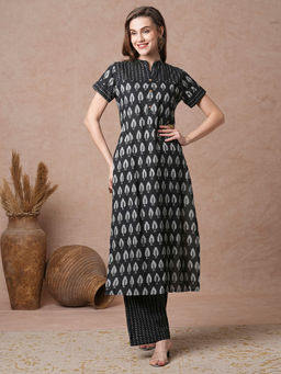FASHOR - Ethnic Printed Straight Fit Kurta with Pant - Black (Set of 2)