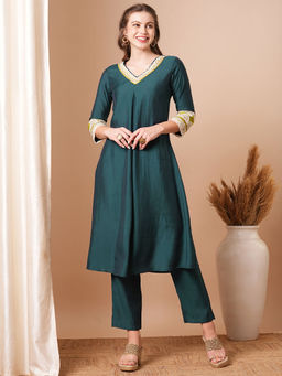 FASHOR - Solid Ethnic Embroidered Straight Fit Kurta with Pant - Green (Set of 2)