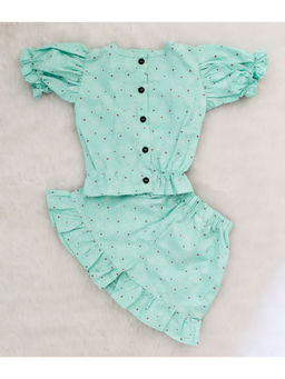 Woonie - This Woonie puff sleeve top with frill shorts-green is a summer essential for your little girl. Tailored in the finest material, it features a round neck. Style it with fancy accessories to complete her look.