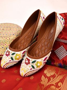 YASSIO - Women Abeer White Embroidered Juttis