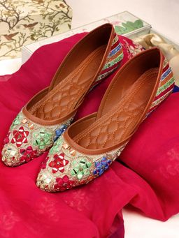 YASSIO - Women Falak Gold Embroidered Juttis