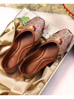 YASSIO - Women Nuha Pink Thread Embroidered Juttis