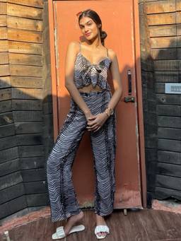 Shubh Shree Studio - White Doodle Crop Top With Pant