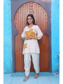 KAFTANIZE - Women White Muslin Floral Co-Ord (Set of 2)