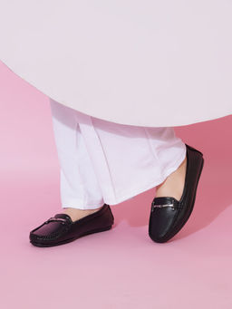 Shoetopia - Upper Bow Detailed Black Loafers