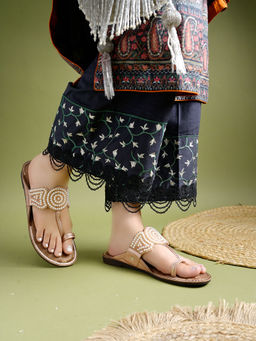 Shoetopia - Traditional Rose-Gold Kolhapuris