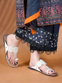 Shoetopia - Traditional White Kolhapuris