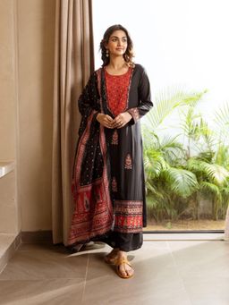 Gahan - Womens Viscose Rayon Straight Printed Kurta with Pant & Dupatta