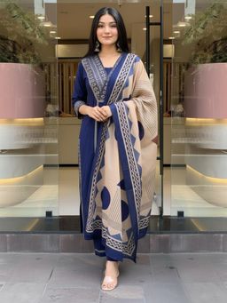 Gahan - Womens Viscose Rayon Straight Solid Kurta with Pant & Dupatta