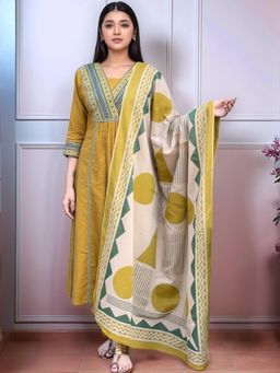 Gahan - Womens Viscose Rayon Straight Solid Kurta with Pant & Dupatta