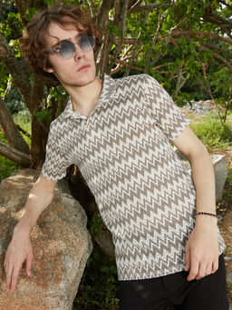 Campus Sutra - Men French Beige and Off White Zig-Zag Knit Polo T-Shirt