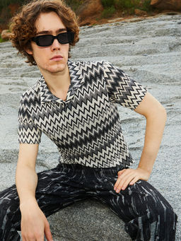 Campus Sutra - Men Moon Grey and Off White Zig-Zag Knit Polo T-Shirt