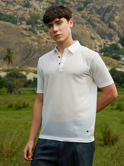 Campus Sutra - Men Cream White Warp-Tactile Polo T-Shirt