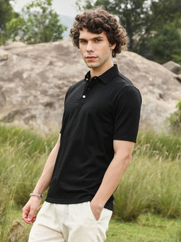 Campus Sutra - Men Onyx Black Warp-Tactile Polo T-Shirt