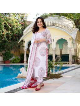 Gahan - Womens Viscose Rayon Straight Floral Kurta with Pant & Dupatta-White