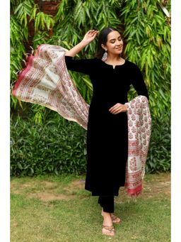 Gahan - Womens Viscose Rayon Straight Solid Kurta with Pant & Dupatta-Black