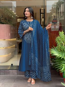 Gahan - Womens Viscose Rayon Straight Floral Kurta with Palazzo & Dupatta-Blue