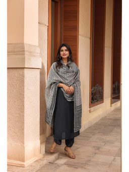 Gahan - Womens Viscose Rayon Straight Solid Kurta with Pant & Dupatta-Black