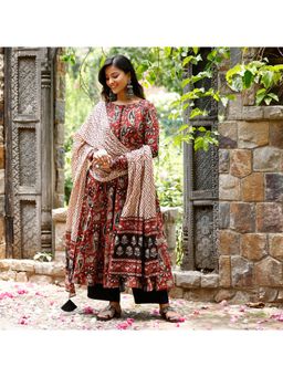 Gahan - Womens Viscose Rayon Anarkali Paisley Kurta with Pant & Dupatta-Maroon