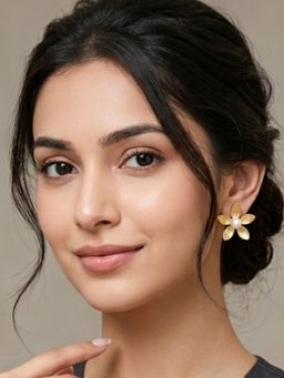 RUNORAA - Chunky Glided Daisy Stud Earrings