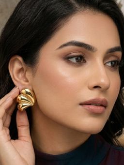 RUNORAA - Nautica Gold Stud Earrings
