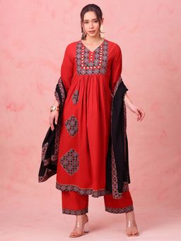 Vbuyz - Women Red Embroidered Kurta with Pant and Dupatta