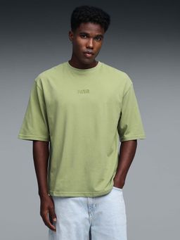 Puma - Essential Elevated Mens Wording Boxy Green T-Shirt