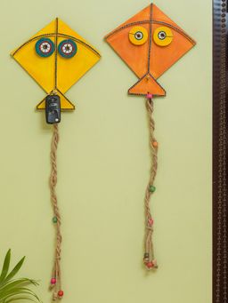 ExclusiveLane - 'Kite Pals' Hand-painted Wall DÃ©cor In Pine Wood (Set of 2)