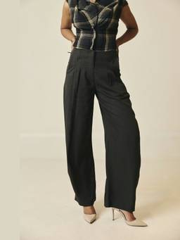 Lea Clothing - Black Sable Pleated Barrel Leg Pants