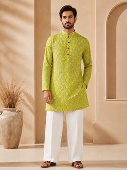 Vastramay - Men Green Printed Cotton Kurta with Pant