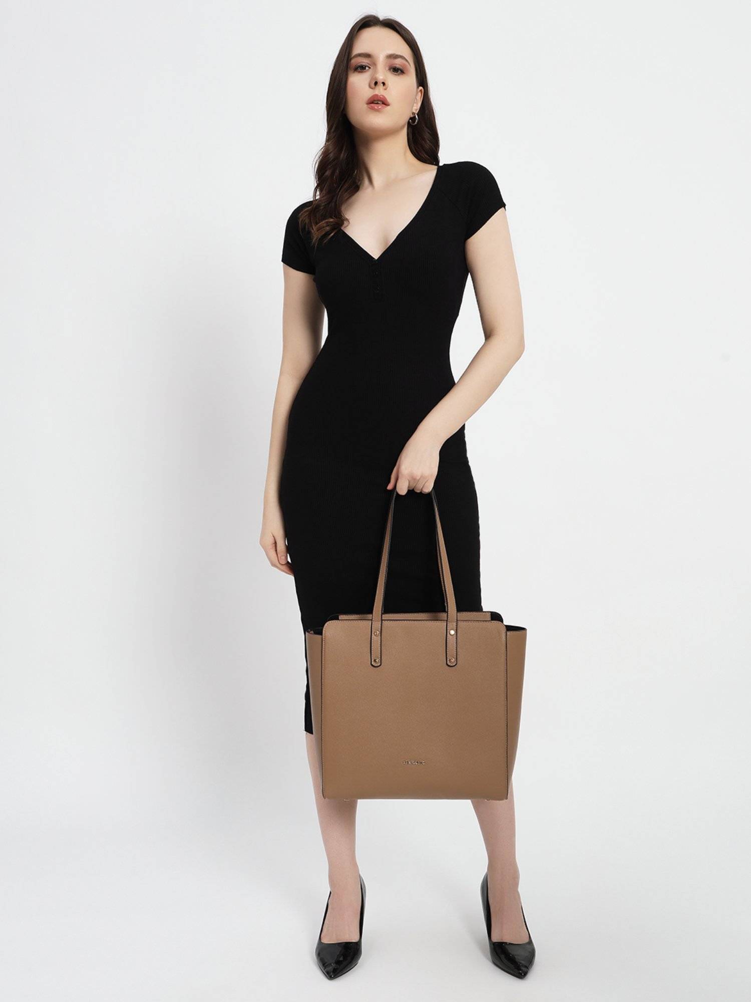 Beige Beyond Plus Tote Bag (M)