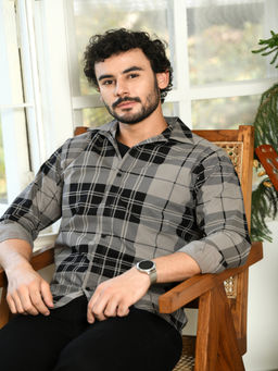 HONNETE - Mens Grey Checks Cotton Regular Fit Casual Shirt