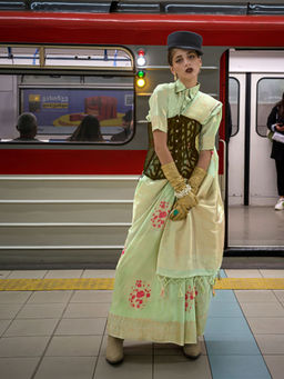 Odette - Women's Green Woven Saree with Unstitched Blouse