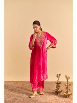 Sheetal Batra - Aynaz Pink Embroidered Kurta With Salwar