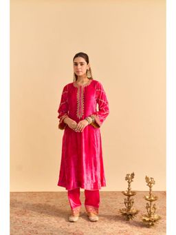 Sheetal Batra - Azmiya Pink Embroidered Round Neck Kurta With Salwar
