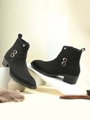 Black color option, Sold out, Currently selected